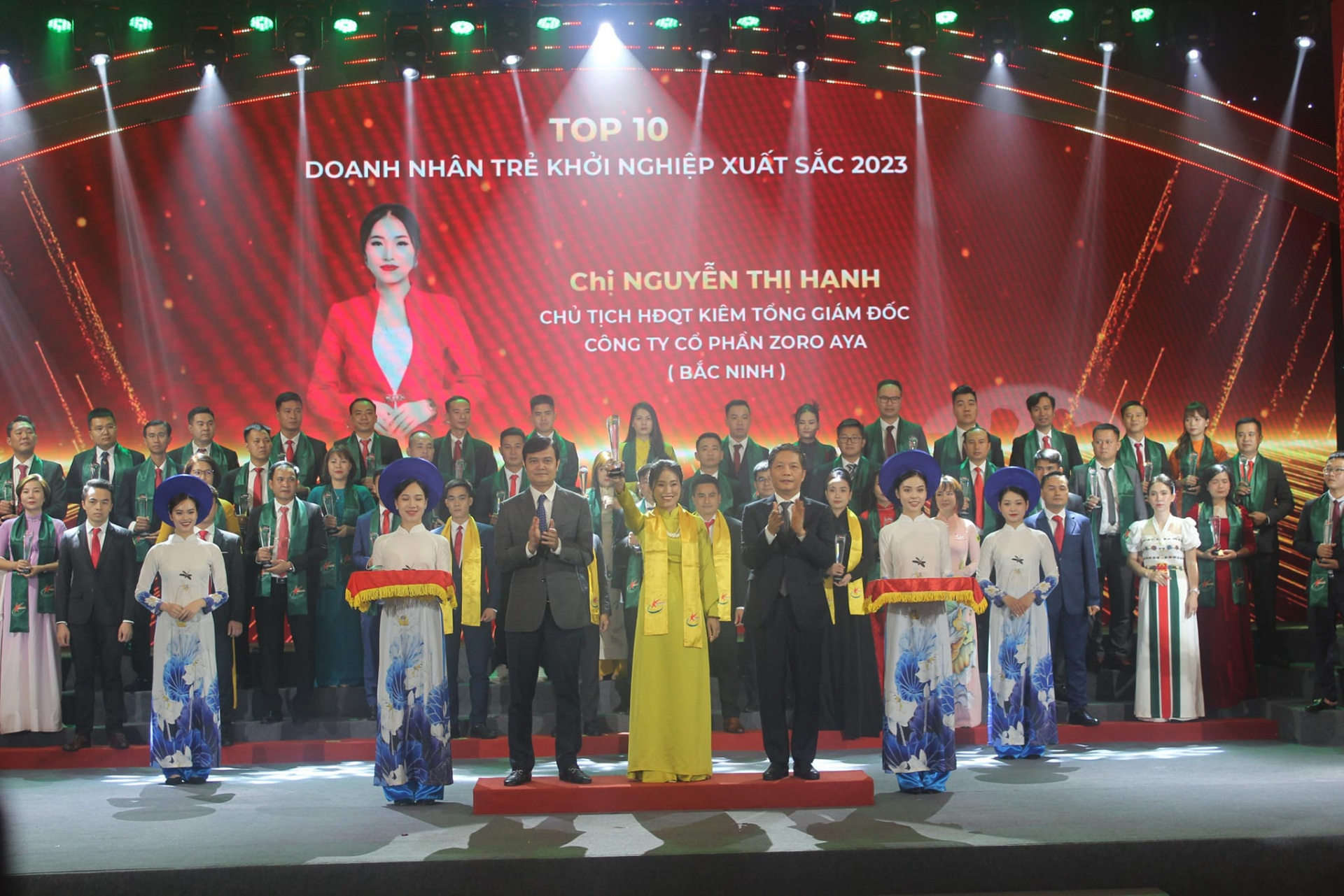 Chị Nguyễn Thị Hạnh - Tổng giám đốc Công ty cổ phần ZORO AYA đạt danh hiệu Top 10 Doanh nhân trẻ khởi nghiệp xuất sắc 2023