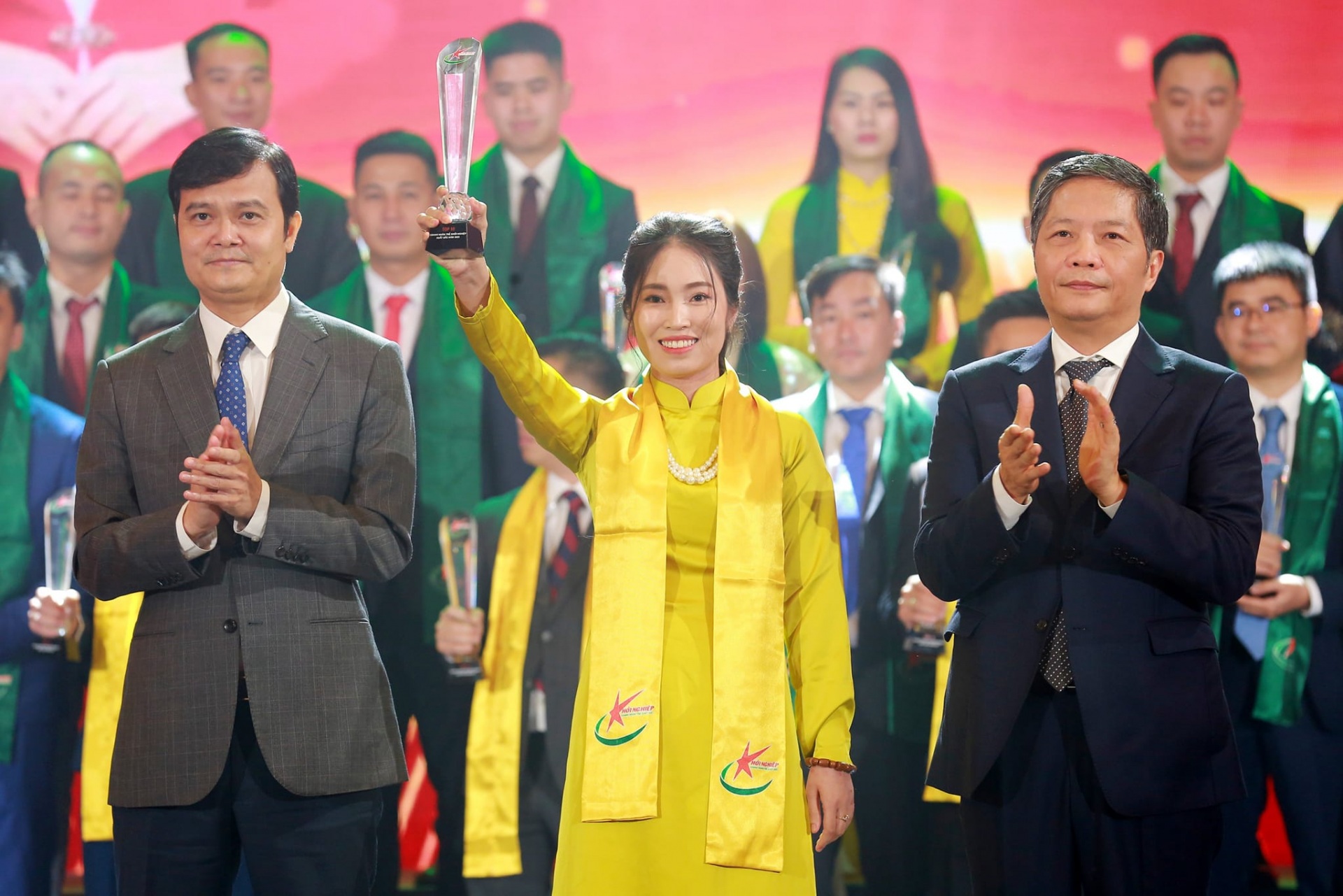 Đảng viên Nguyễn Thị Hạnh vinh dự đạt giải Top 10 Doanh nhân trẻ khởi nghiệp xuất sắc 2023